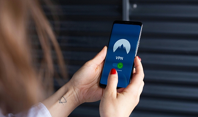 “Mobdro Pro IP TV + VPN” nedir? “Mobdro Pro IP TV + VPN” gündemde: Sahte uygulama uyarısı, IPTV operasyonları ve VPN tartışması