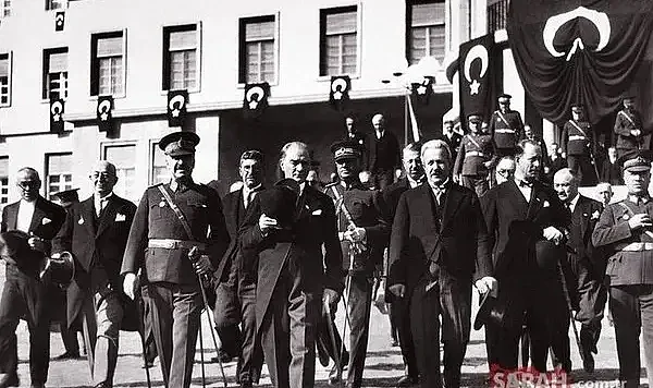 TARİH | Atatürk’ün Katıldığı Cumhuriyet Bayramı Kutlamaları: Coşku, Millet ve Gurur