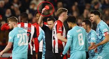 Futbolda Yuvarlak Kırmızı Kart Ne Anlama Geliyor? Dikdörtgen Kartla Aynı mı?