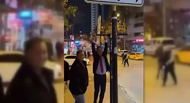 Mustafa Sarıgül de Akıma Katıldı! Popüler Kızılay Tabelasının Önünde Gençlerle Buluştu: “Sizleri Can Erzincan Tabelasına Bekliyorum!”