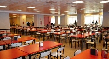 Özel Üniversitelerde Yemekhane Krizi: Öğrenci Aç, Kampüs Pahalı İşletmelere Emanet