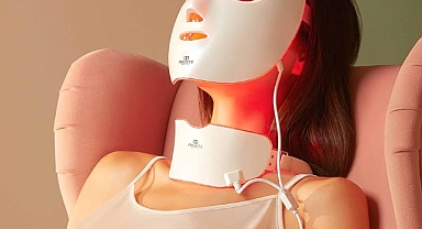 Red Light Mask Craze: The Beauty Device Everyone Is Chasing in 2025