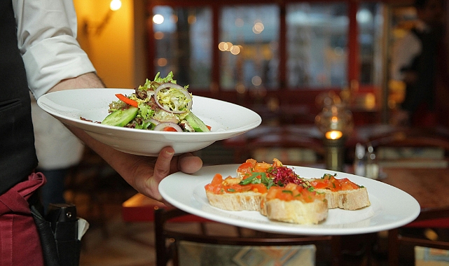 Vedat Milor İstanbul’da Hangi Restoranları Tavsiye Ediyor? En İyi Mekânlar Hangileri? Esnaf Lokantası, Meyhane, Balıkçı Önerileri Neler? İşte Güncel Liste!