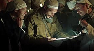 Tek Oturuşta Bitirilecek 3 Mini Dizi Aralık 2025