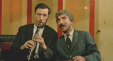 YEŞİLÇAM'IN EN NAİF DİRENİŞİ: Düttürü Dünya! Kemal Sunal'ın 