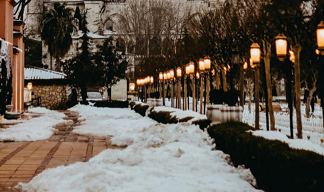 13 Ocak Salı İstanbul’da Okullar Tatil mi? Kar Yağışı İhtimali Gözleri Valiliğe Çevirdi