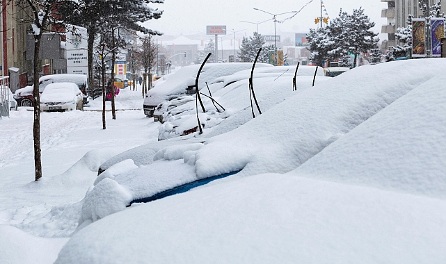 ERZURUM'DA OKULLAR TATİL Mİ? 12 Ocak Pazartesi Erzurum'da Kar Tatili Kararı Var mı?