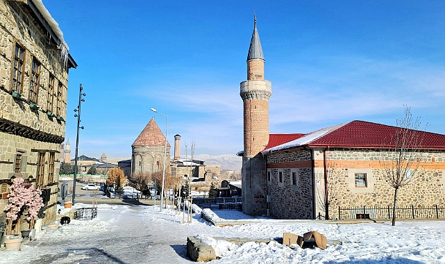 Erzurum’u Bembeyaz Bir Sürpriz Bekliyor: Kuvvetli Kar Yağışı Yolda! Okullar Tatil mi?