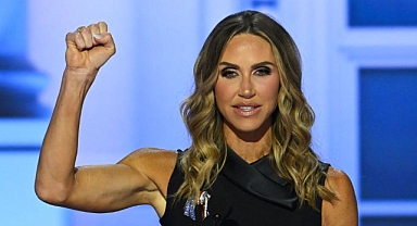 ​​​​​​​Lara Trump Kimdir? Cumhuriyetçi Parti’nin Güçlü İsmi ve Trump Ailesinin Siyasi Yüzü
