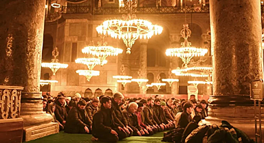 2026 Ramazan Bayramı Namazı Nasıl Kılınır? Bayram Namazında Hangi Dualar Okunur ve Nasıl Niyet Edilir?