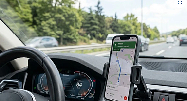 Araçta Telefon Tutucu Kullanmak Yasaklandı mı? 21 Bin TL Trafik Cezası İddiaları Hakkında İçişleri Bakanlığı'ndan Kritik Açıklama!