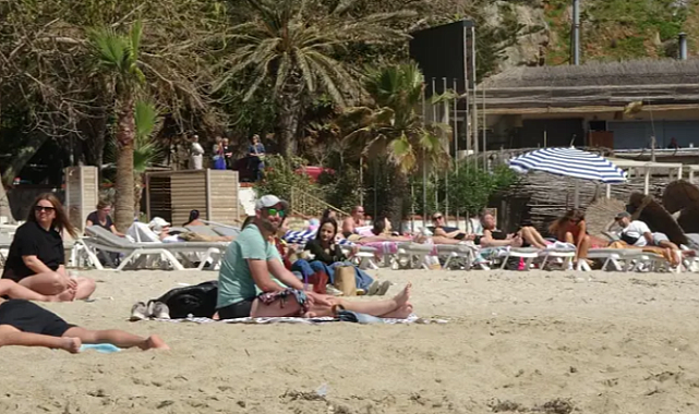 Alanya'da Yaz, Anadolu'da Kar: Türkiye'de İki Mevsim Bir Arada!