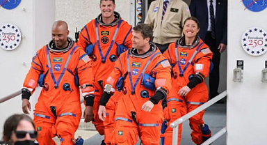 Artemis II Fırlatıldı: NASA'nın Dev Ay Görevinde Sırada Ne Var? Astronotlar Uzayda Nasıl Uyuyor ve Tuvalet Krizi Çözüldü mü?