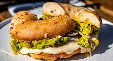 Bagel Nedir, Tüm Dünyaya Nasıl Yayıldı? İşte Yahudi Mutfağından Küresel Lezzete Bagelin Göç Hikâyesi