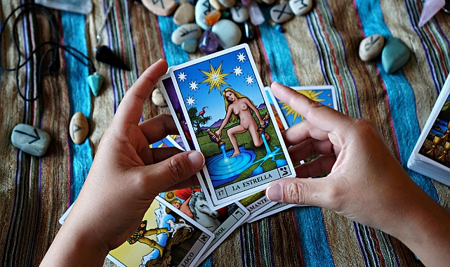 İçsel Yolculuk Başlıyor: 18 Mayıs 2026 Günlük Tarot Falı ile Ruhunun Mesajını Keşfet