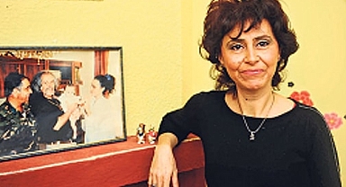 Deniz Tüney Aliefendioğlu Kimdir? Barış Manço'nun Unutulmaz Düet Ortağının Hayatı
