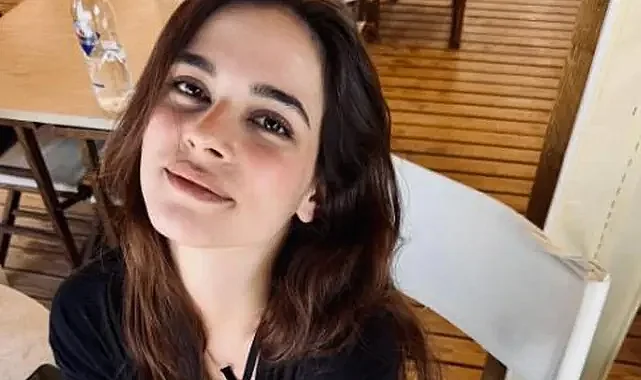 Ekranların Yükselen Yıldızı Helin Elveren Kimdir? Başarılarla Dolu Bir Kariyer Yolculuğu