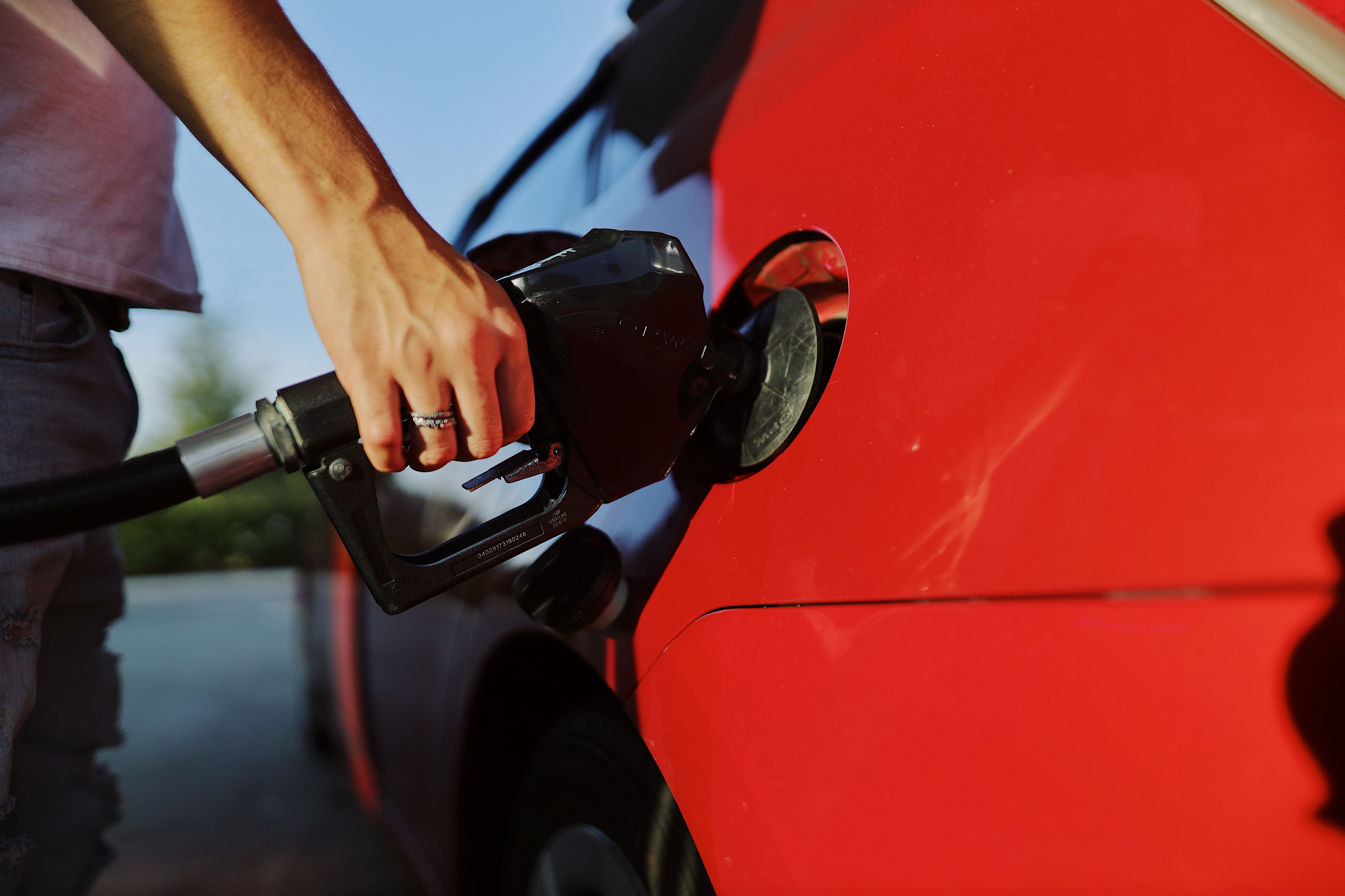 Bu Akşam Akaryakıta İndirim Geliyor mu? Benzin ve Motorinde İndirim Var mı, Fiyatlar Ne Kadar Oldu?